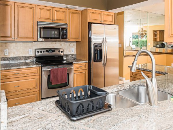 Waterfront 4 bedroom home with private pool in Tampa