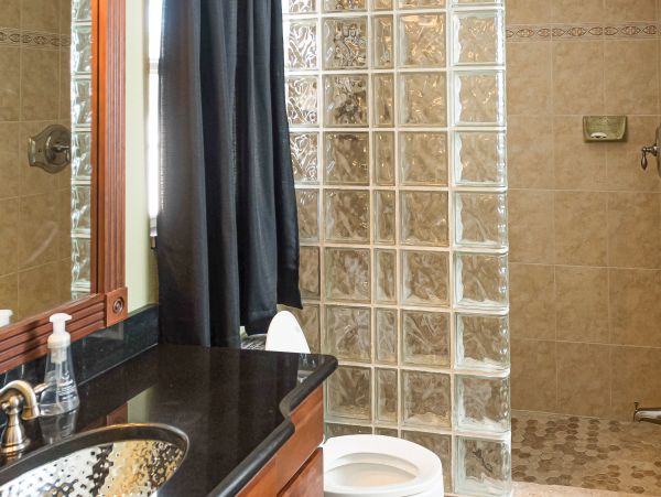 Waterfront 4 bedroom home with private pool in Tampa