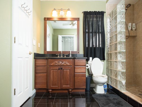 Waterfront 4 bedroom home with private pool in Tampa