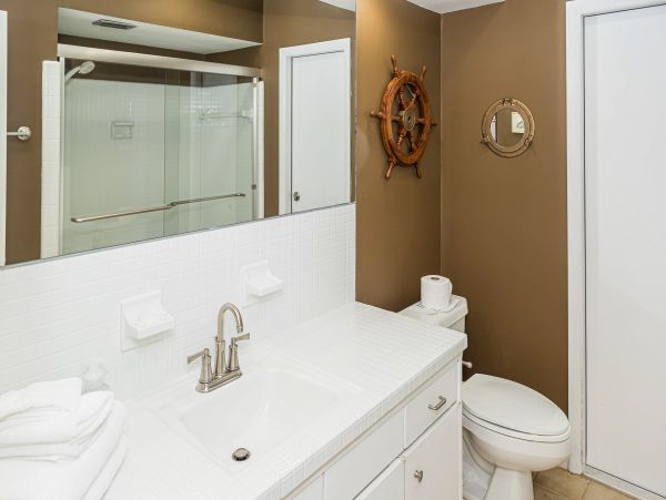 Waterfront 4 bedroom home with private pool in Tampa