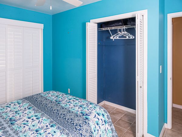 Waterfront 4 bedroom home with private pool in Tampa