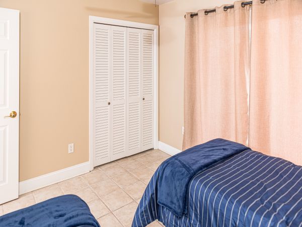 Waterfront 4 bedroom home with private pool in Tampa