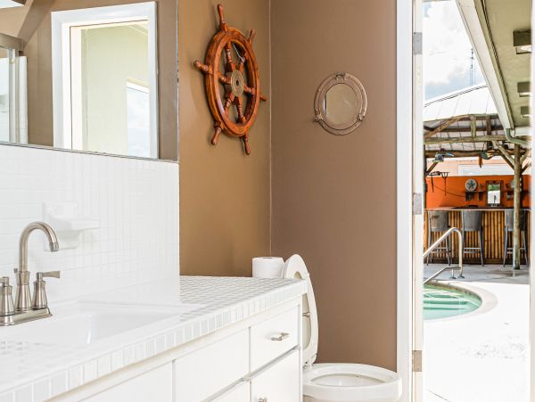 Waterfront 4 bedroom home with private pool in Tampa