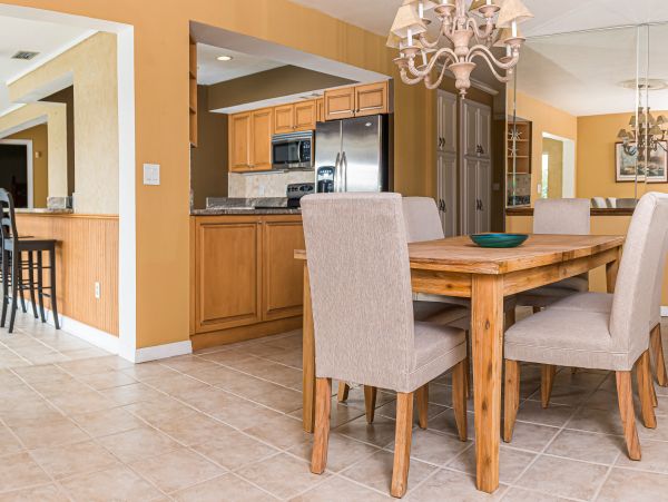 Waterfront 4 bedroom home with private pool in Tampa