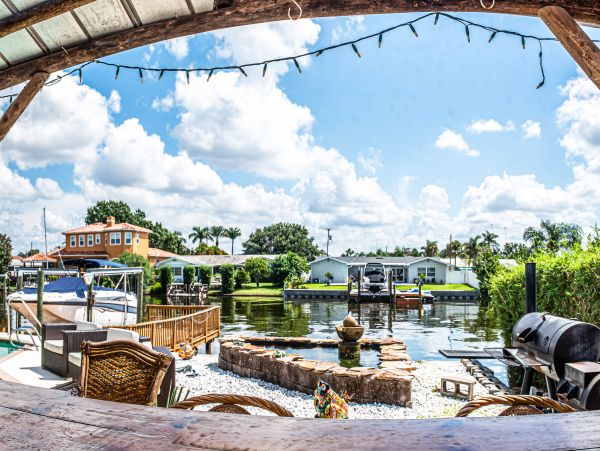Waterfront 4 bedroom home with private pool in Tampa