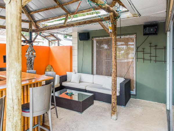 Waterfront 4 bedroom home with private pool in Tampa