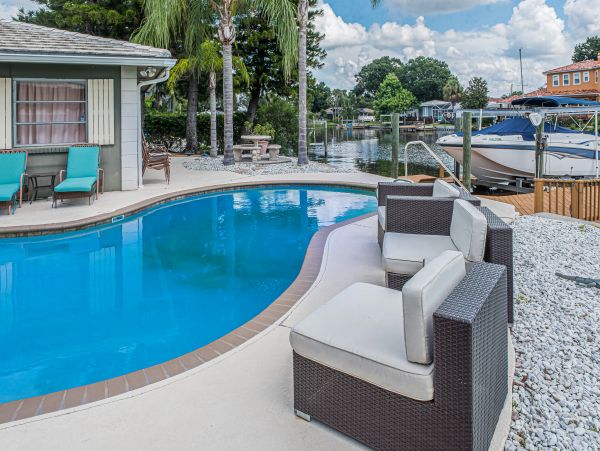 Waterfront 4 bedroom home with private pool in Tampa
