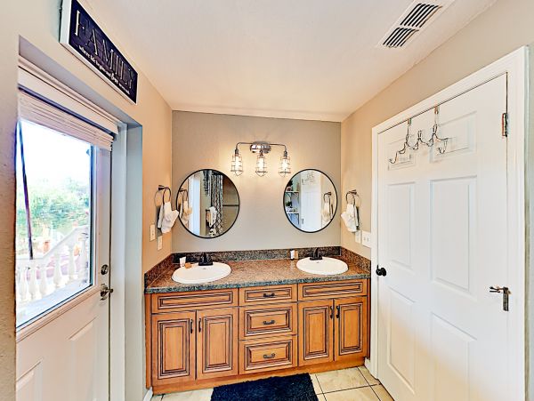 Tampa Home 1010183