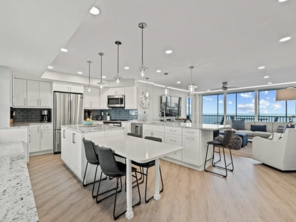 Luxury Beachfront Condo 4-Bedroom with Stunning Views in Siesta Key