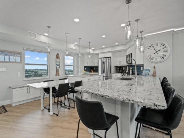 Luxury Beachfront Condo 4-Bedroom with Stunning Views in Siesta Key