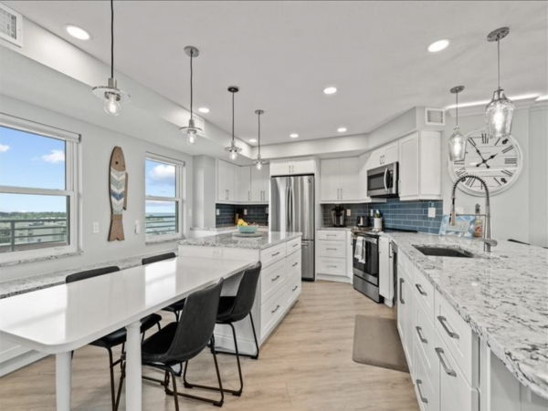 Luxury Beachfront Condo 4-Bedroom with Stunning Views in Siesta Key