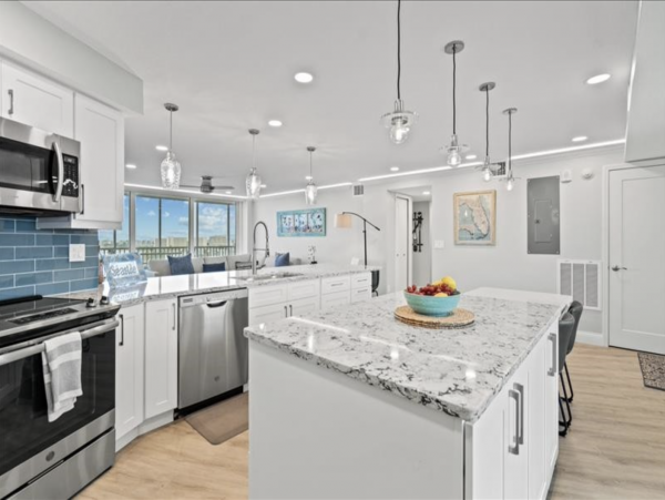Luxury Beachfront Condo 4-Bedroom with Stunning Views in Siesta Key