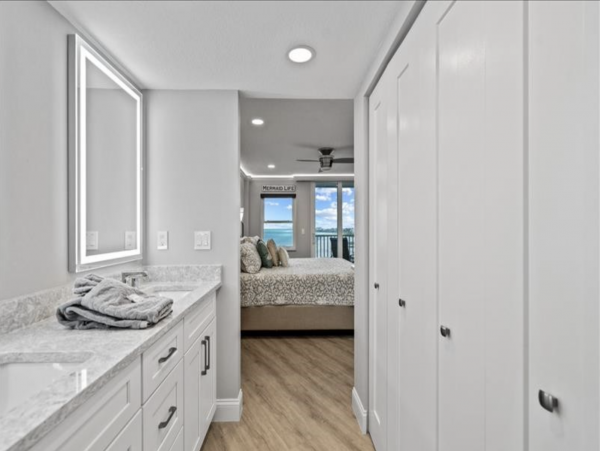 Luxury Beachfront Condo 4-Bedroom with Stunning Views in Siesta Key