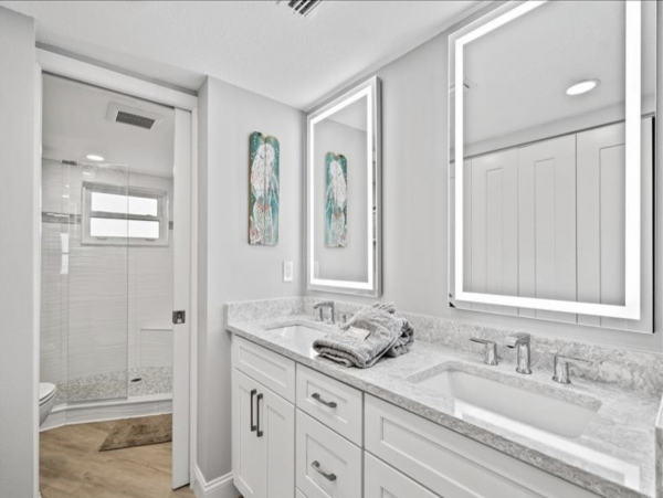 Luxury Beachfront Condo 4-Bedroom with Stunning Views in Siesta Key