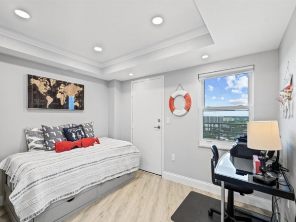 Luxury Beachfront Condo 4-Bedroom with Stunning Views in Siesta Key