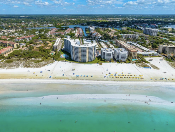 Luxury Beachfront Condo 4-Bedroom with Stunning Views in Siesta Key