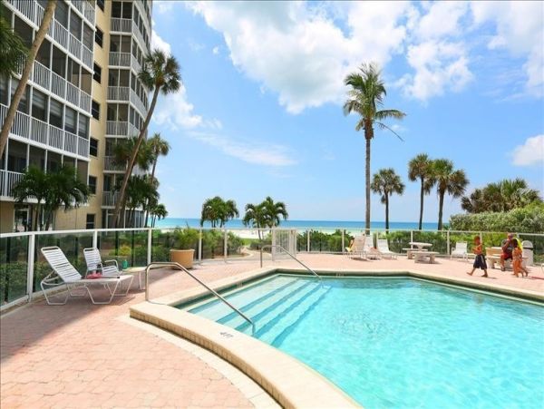 Luxury Beachfront Condo 4-Bedroom with Stunning Views in Siesta Key