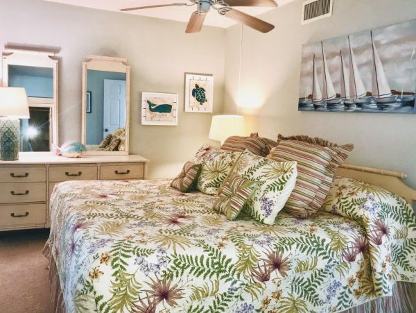 Sanibel 2 Bedroom Condo Sleeps 6 Guests