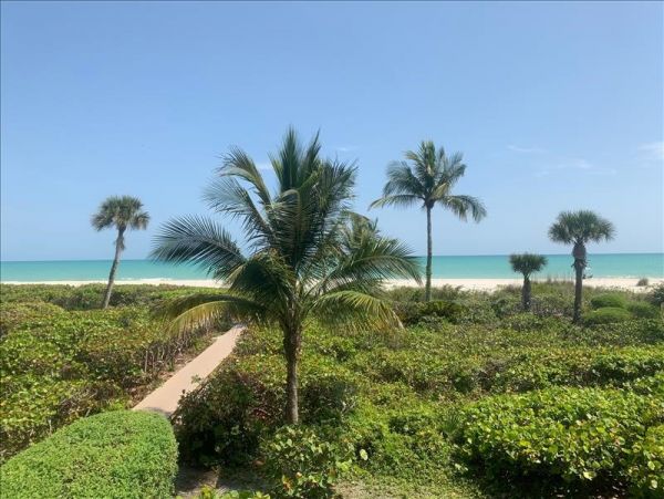 Luxury Three Bedroom Sanibel Condo with Full Views of The Gulf.