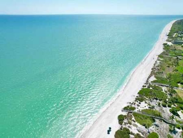 Luxury Three Bedroom Sanibel Condo with Full Views of The Gulf.