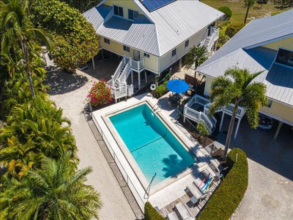 3 bedroom- 3 bathroom Condo in Sanibel with Partial ocean view