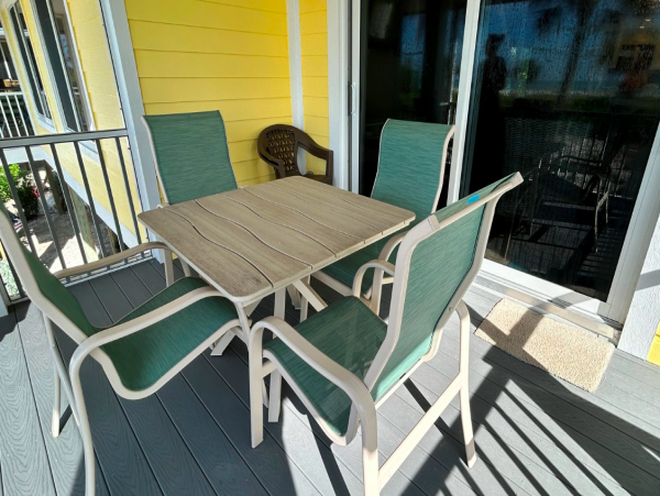 3 bedroom- 3 bathroom Condo in Sanibel with Partial ocean view