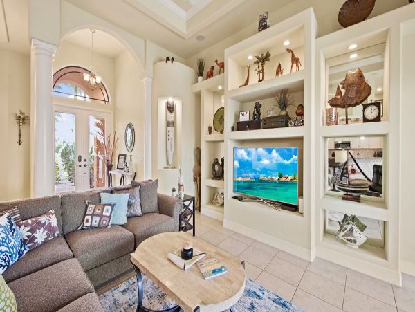 Cape Coral Beauty with 4 Bedrooms