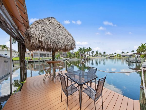 Cape Coral Beauty with 4 Bedrooms
