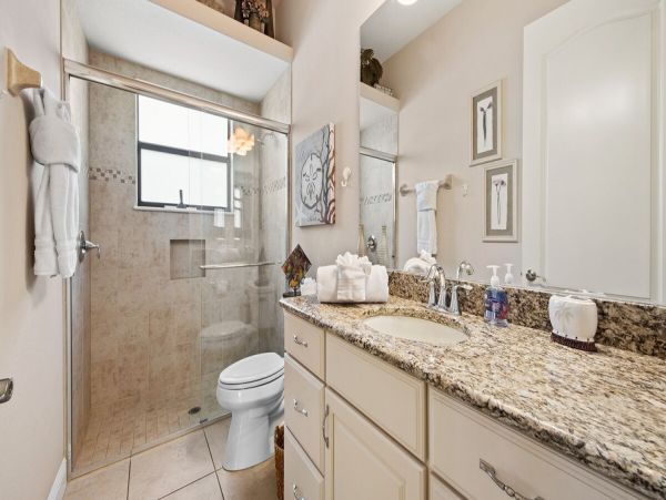 Cape Coral Beauty with 4 Bedrooms