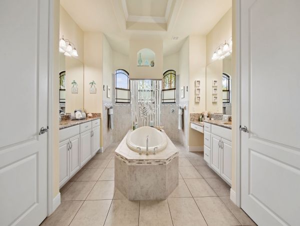 Cape Coral Beauty with 4 Bedrooms