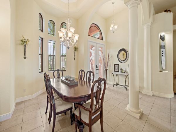 Cape Coral Beauty with 4 Bedrooms