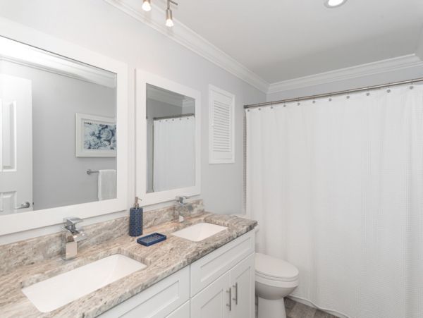 Bayfront Paradise Steps from the Beach in Manasota Key