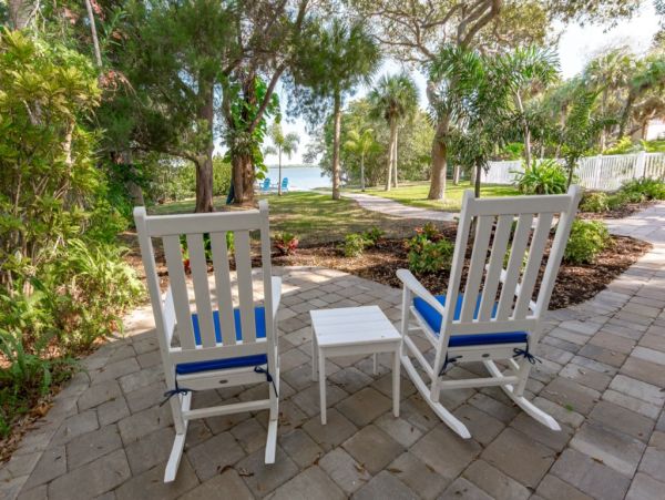 Bayfront Paradise Steps from the Beach in Manasota Key