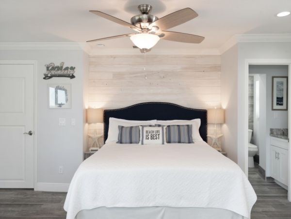 Bayfront Paradise Steps from the Beach in Manasota Key