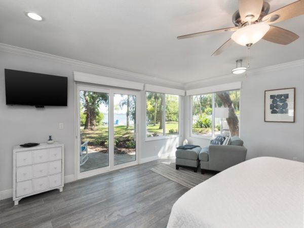 Bayfront Paradise Steps from the Beach in Manasota Key
