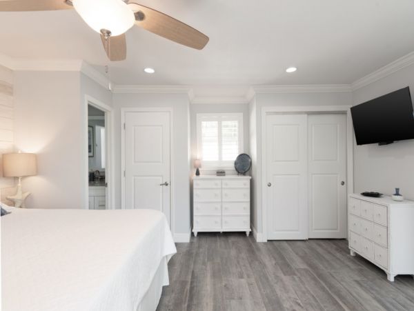 Bayfront Paradise Steps from the Beach in Manasota Key