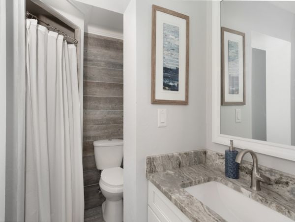Bayfront Paradise Steps from the Beach in Manasota Key