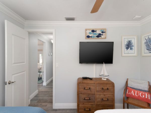 Bayfront Paradise Steps from the Beach in Manasota Key