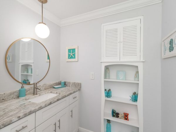 Bayfront Paradise Steps from the Beach in Manasota Key