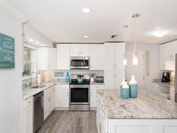 Bayfront Paradise Steps from the Beach in Manasota Key