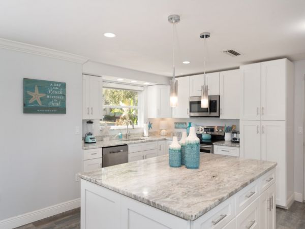 Bayfront Paradise Steps from the Beach in Manasota Key