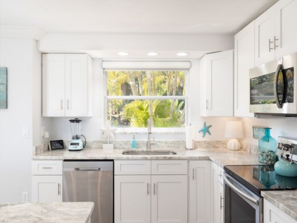 Bayfront Paradise Steps from the Beach in Manasota Key