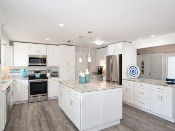 Bayfront Paradise Steps from the Beach in Manasota Key