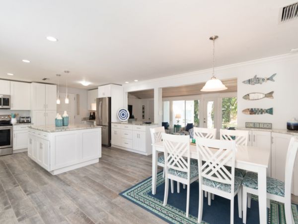 Bayfront Paradise Steps from the Beach in Manasota Key