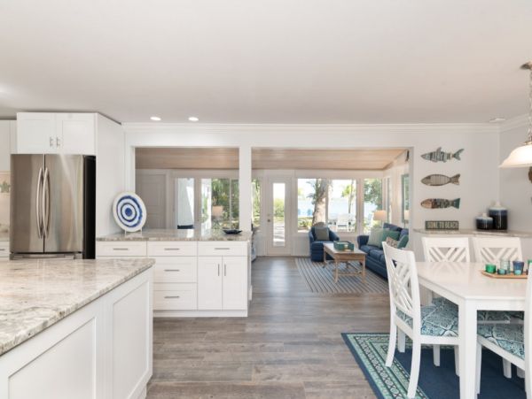 Bayfront Paradise Steps from the Beach in Manasota Key