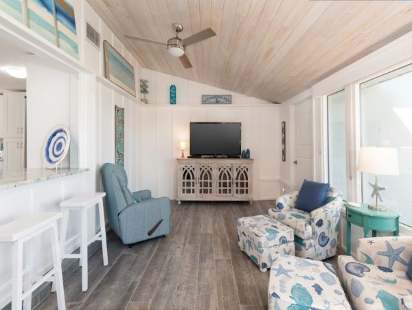 Bayfront Paradise Steps from the Beach in Manasota Key