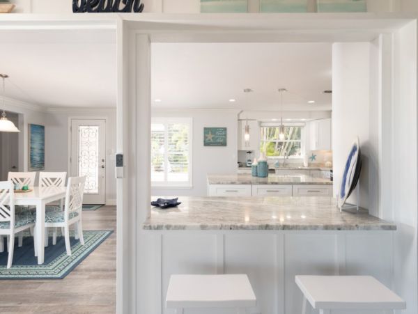 Bayfront Paradise Steps from the Beach in Manasota Key
