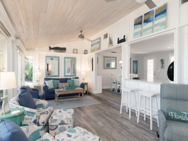 Bayfront Paradise Steps from the Beach in Manasota Key
