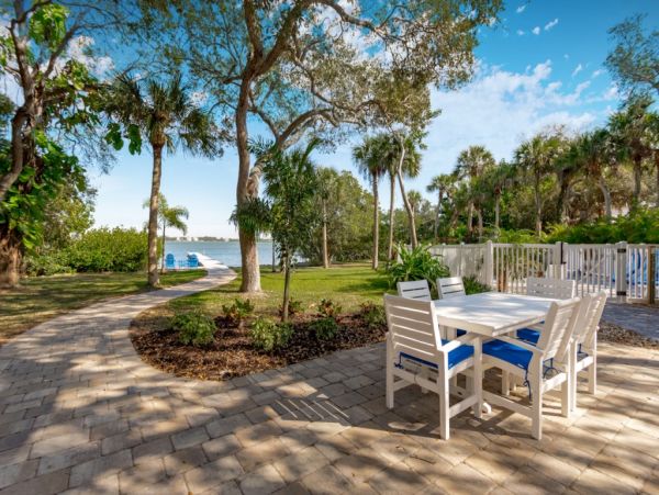 Bayfront Paradise Steps from the Beach in Manasota Key