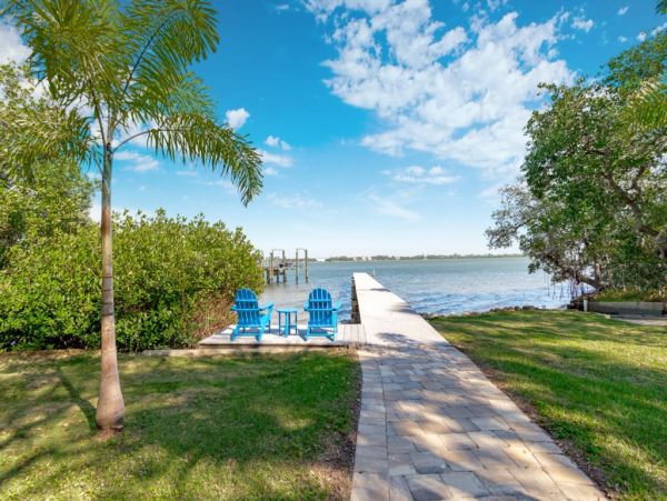 Bayfront Paradise Steps from the Beach in Manasota Key
